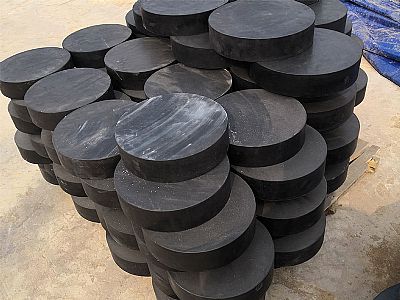平湖市板式橡胶支座由若干层橡胶片与薄钢板经加压硫化